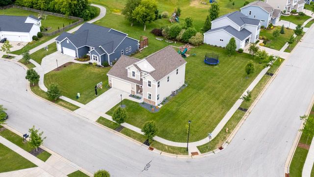 1298 Juniper LANE, Oconomowoc, WI 53066
