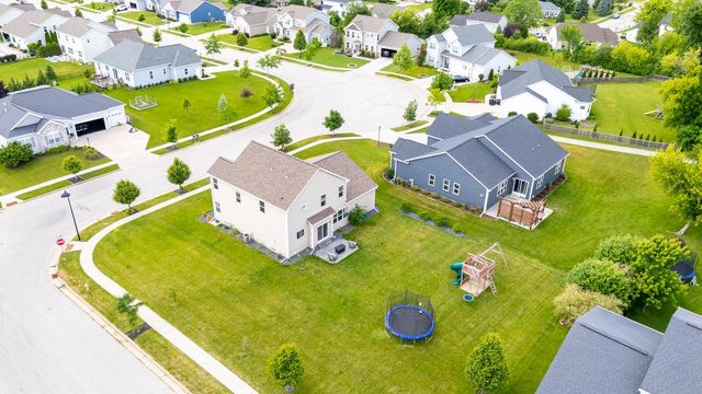 1298 Juniper LANE, Oconomowoc, WI 53066