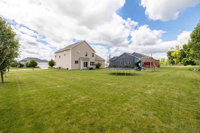 1298 Juniper LANE, Oconomowoc, WI 53066