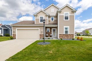 1298 Juniper LANE, Oconomowoc, WI 53066