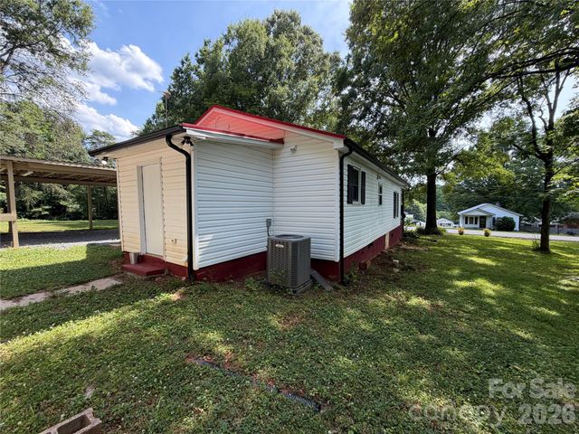 55 S Hildebran Avenue, Newton, NC 28658
