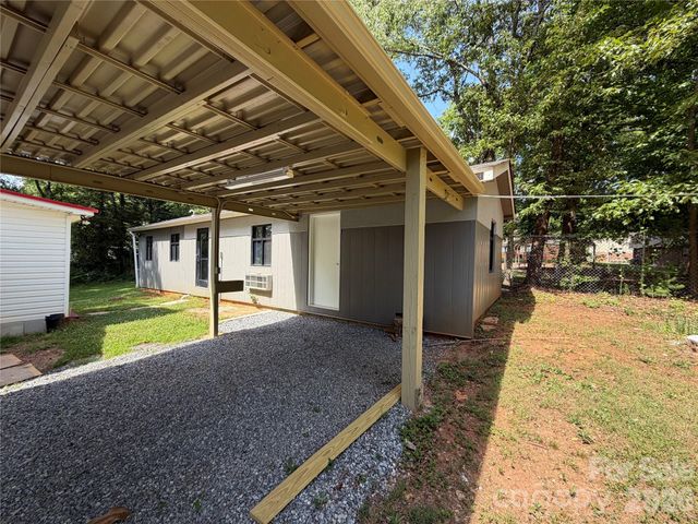 55 S Hildebran Avenue, Newton, NC 28658