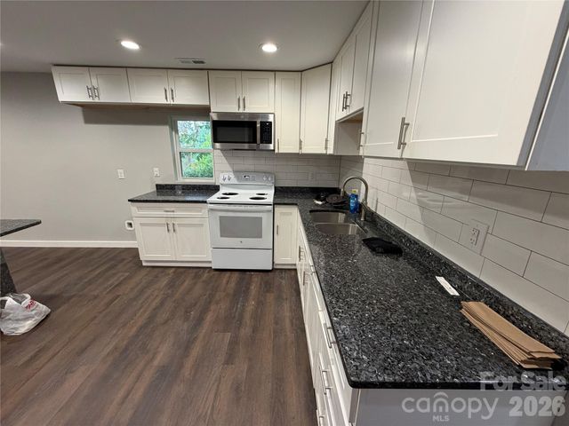 55 S Hildebran Avenue, Newton, NC 28658