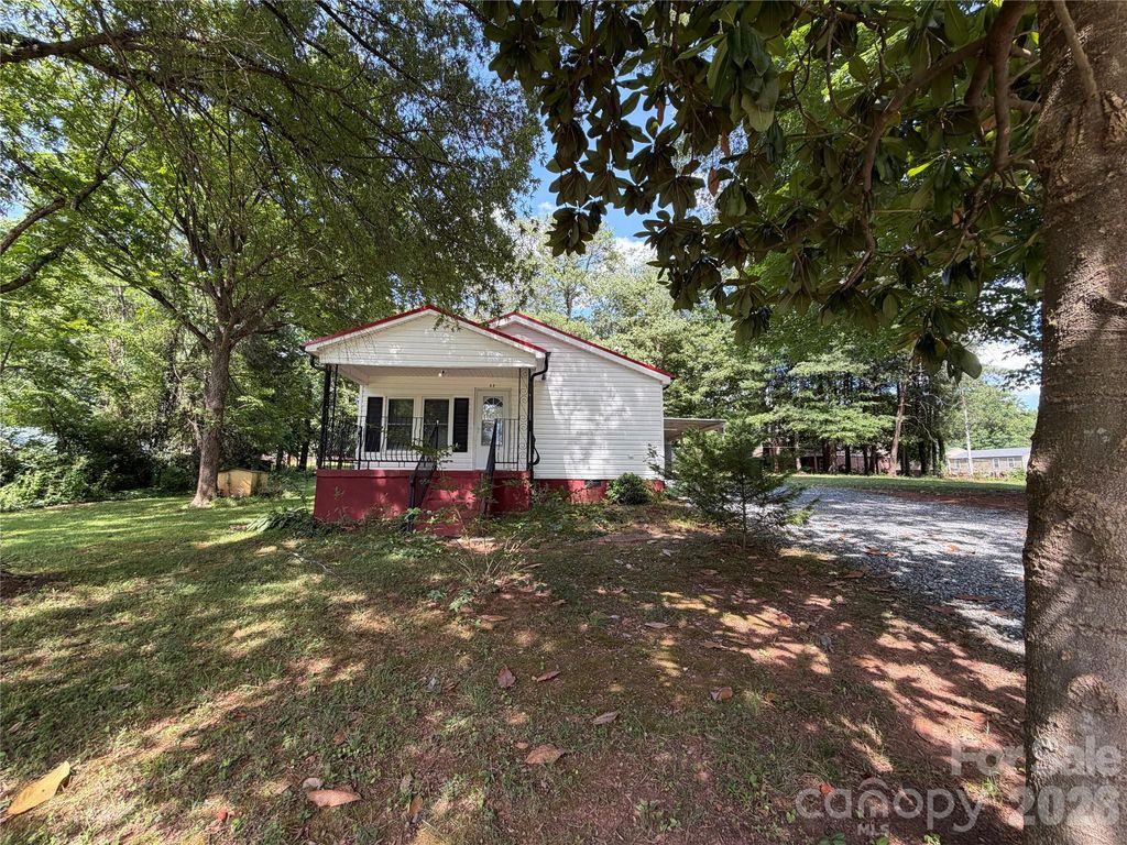 55 S Hildebran Avenue, Newton, NC 28658