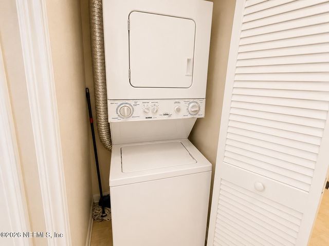 6094 MAGGIES Circle 105, Jacksonville, FL 32244