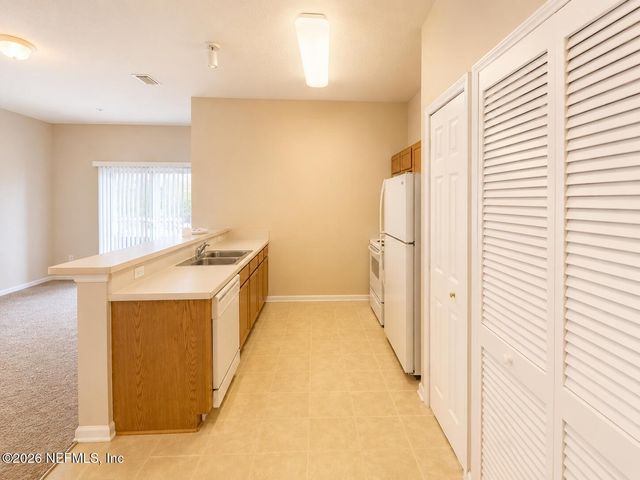 6094 MAGGIES Circle 105, Jacksonville, FL 32244