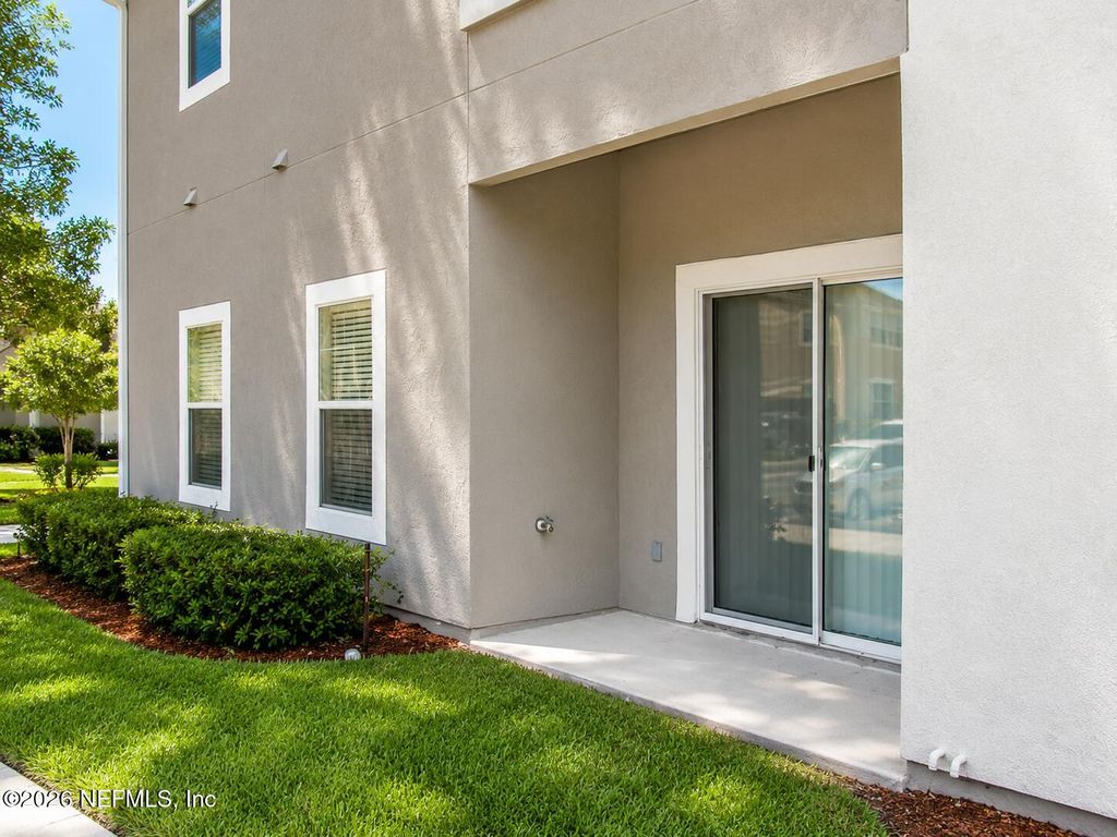 6094 MAGGIES Circle 105, Jacksonville, FL 32244