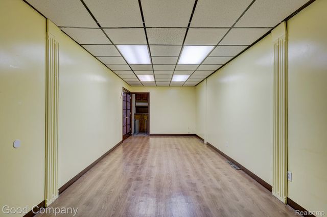 10440 W 9 Mile Road, Oak Park, MI 48237