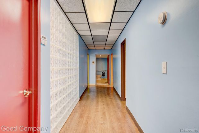 10440 W 9 Mile Road, Oak Park, MI 48237