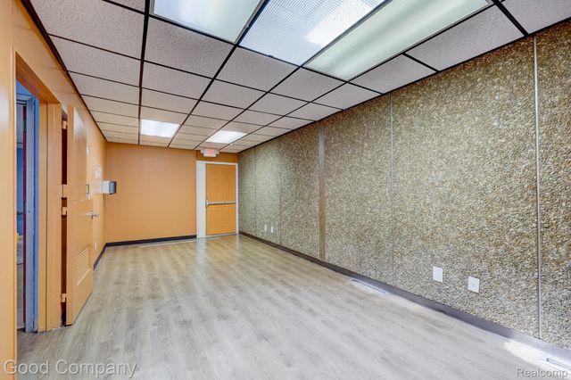 10440 W 9 Mile Road, Oak Park, MI 48237