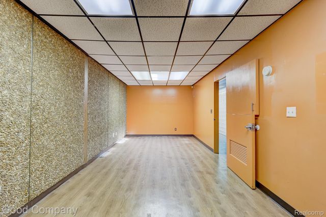 10440 W 9 Mile Road, Oak Park, MI 48237