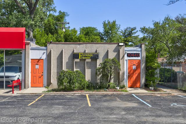 10440 W 9 Mile Road, Oak Park, MI 48237