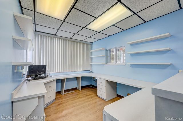 10440 W 9 Mile Road, Oak Park, MI 48237