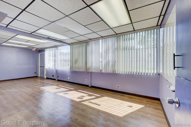 10440 W 9 Mile Road, Oak Park, MI 48237