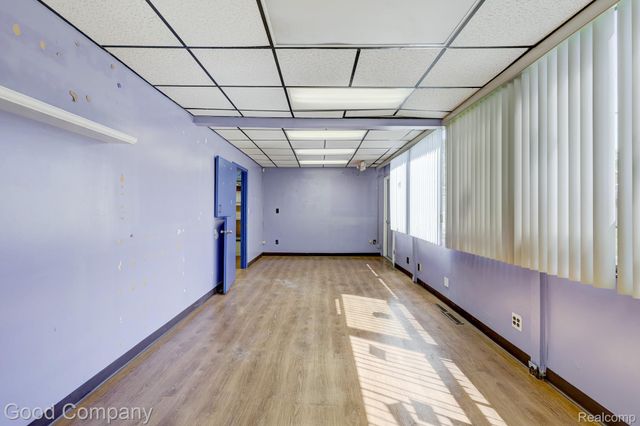 10440 W 9 Mile Road, Oak Park, MI 48237