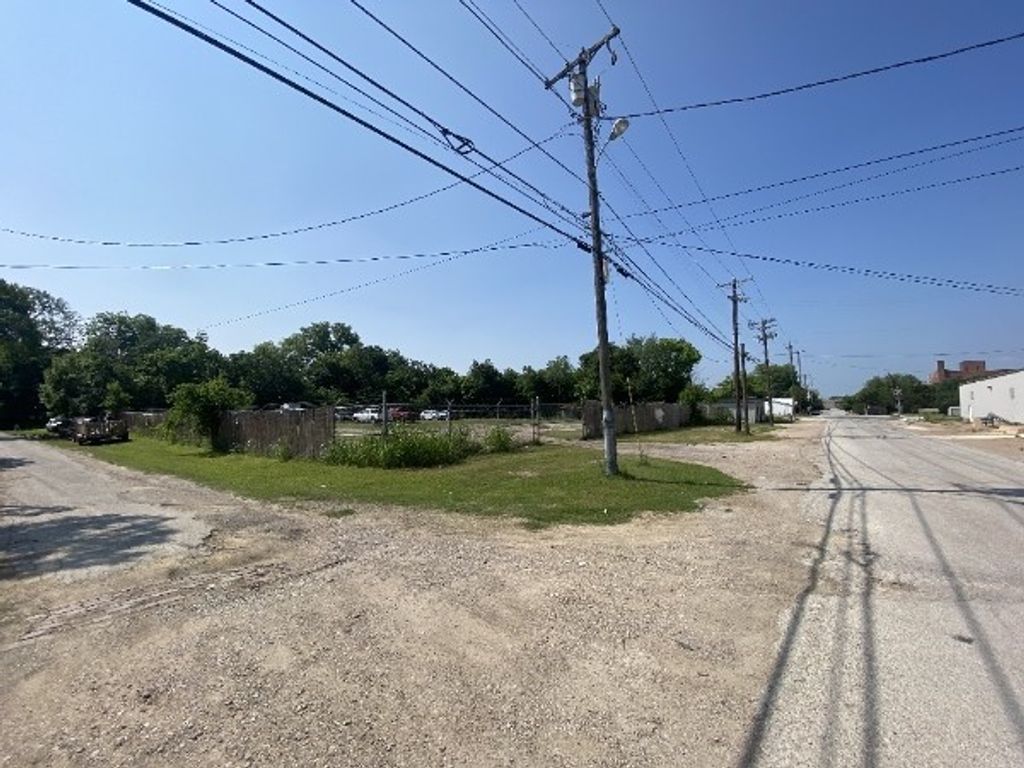 300 N Jackson Street, Waxahachie, TX 75165