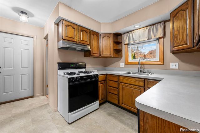 30829 Eiffel Avenue, Warren, MI 48088