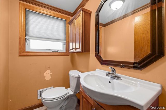 30829 Eiffel Avenue, Warren, MI 48088