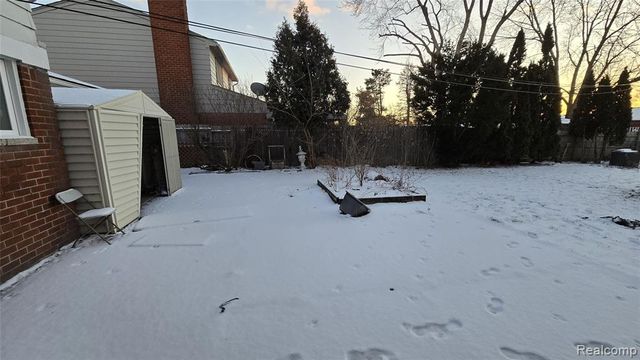 30829 Eiffel Avenue, Warren, MI 48088