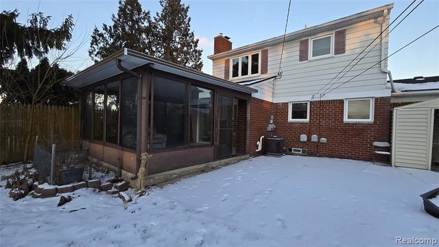 30829 Eiffel Avenue, Warren, MI 48088