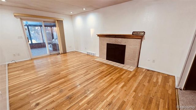 30829 Eiffel Avenue, Warren, MI 48088