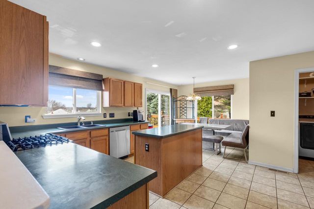 W134N6585 Lilly Creek DRIVE, Menomonee Falls, WI 53051