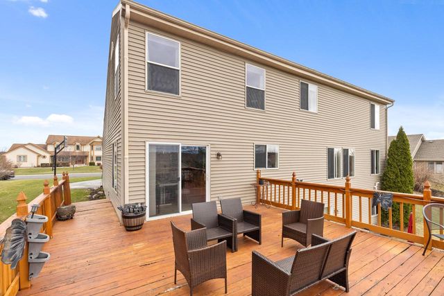 W134N6585 Lilly Creek DRIVE, Menomonee Falls, WI 53051