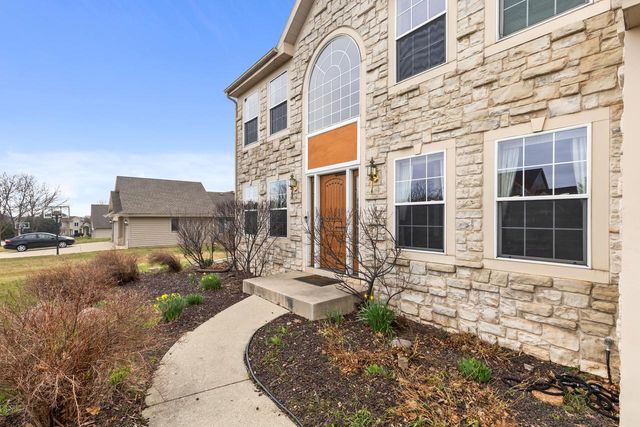 W134N6585 Lilly Creek DRIVE, Menomonee Falls, WI 53051