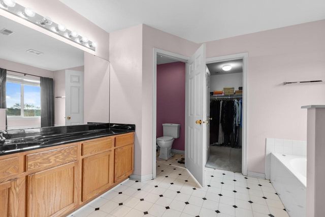 W134N6585 Lilly Creek DRIVE, Menomonee Falls, WI 53051