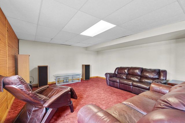W134N6585 Lilly Creek DRIVE, Menomonee Falls, WI 53051
