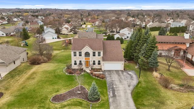 W134N6585 Lilly Creek DRIVE, Menomonee Falls, WI 53051
