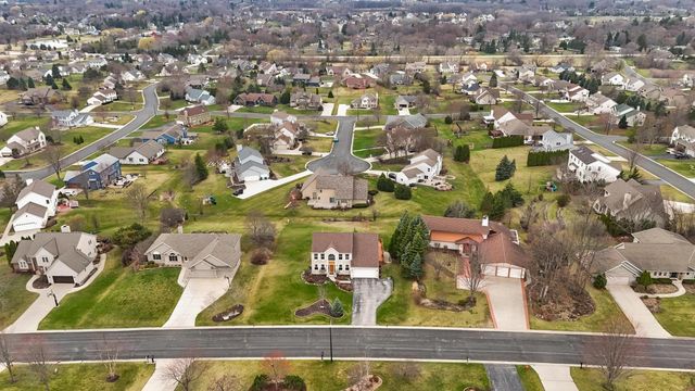 W134N6585 Lilly Creek DRIVE, Menomonee Falls, WI 53051