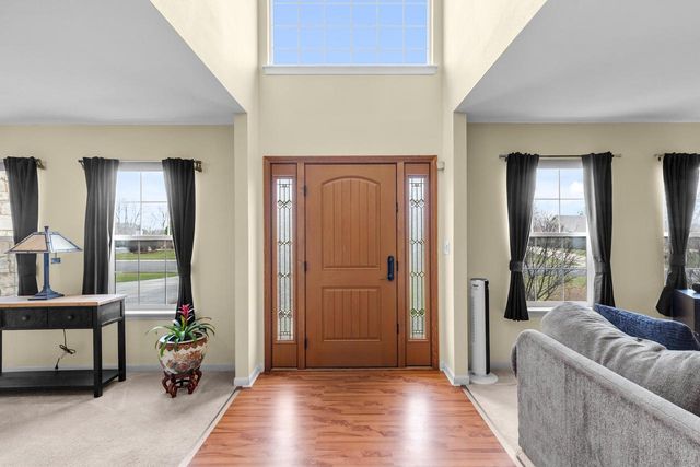 W134N6585 Lilly Creek DRIVE, Menomonee Falls, WI 53051