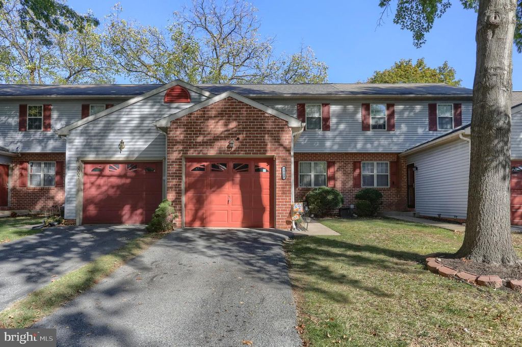 2005 ACORN DR, Lebanon, PA 17042