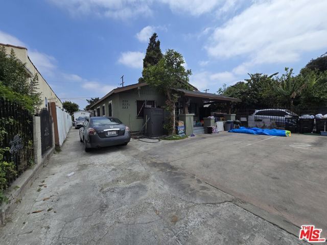 223 E 74th Street, Los Angeles, CA 90003
