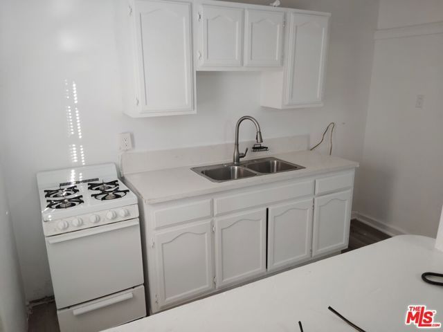 223 E 74th Street, Los Angeles, CA 90003