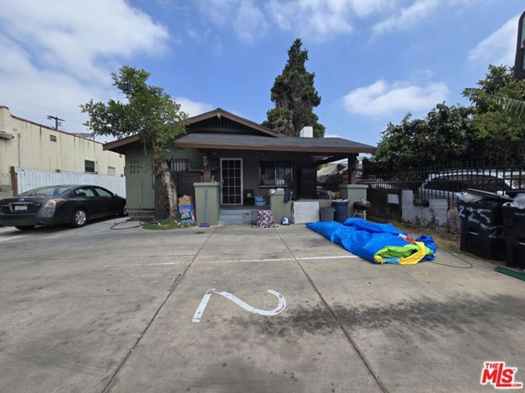 223 E 74th Street, Los Angeles, CA 90003