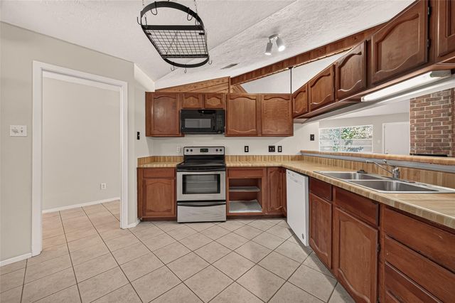 10135 Shell Rock Road, La Porte, TX 77571