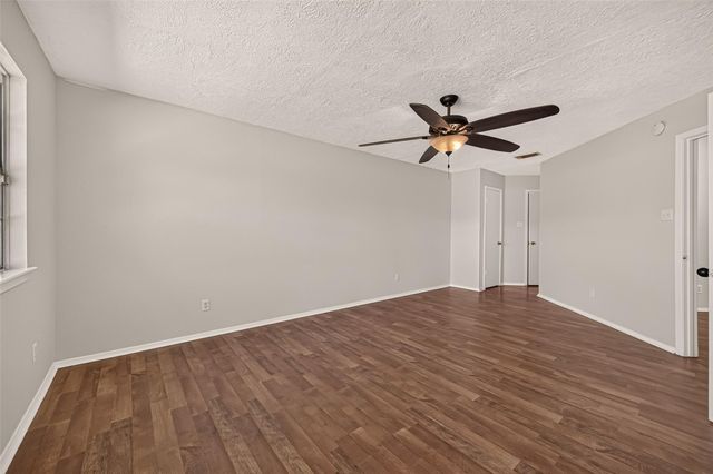 10135 Shell Rock Road, La Porte, TX 77571