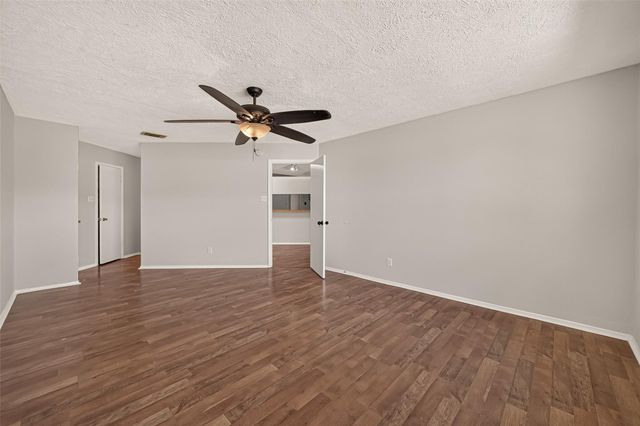 10135 Shell Rock Road, La Porte, TX 77571