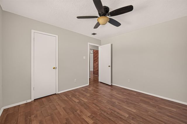 10135 Shell Rock Road, La Porte, TX 77571
