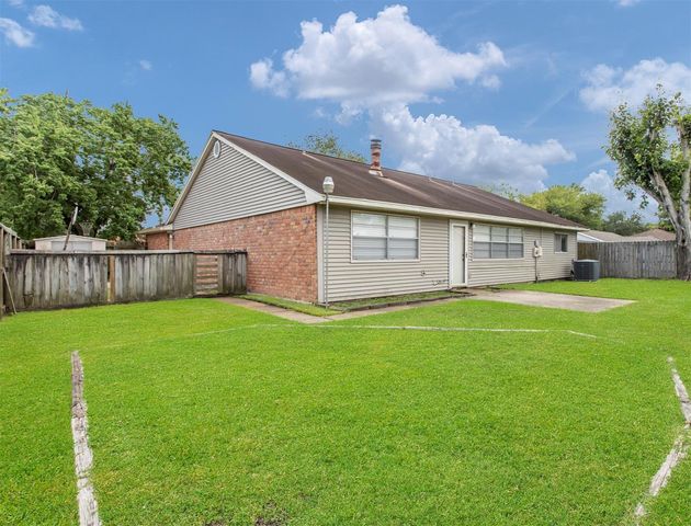 10135 Shell Rock Road, La Porte, TX 77571