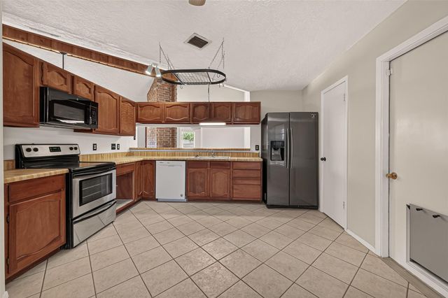 10135 Shell Rock Road, La Porte, TX 77571