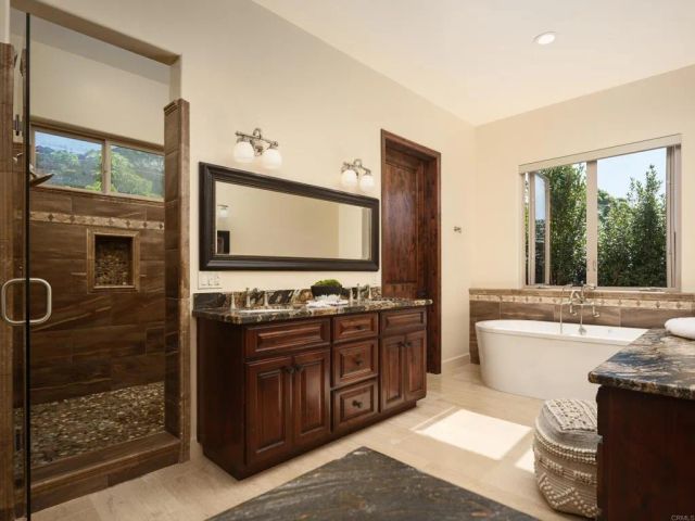 15731 Via De Santa Fe, Rancho Santa Fe, CA 92067
