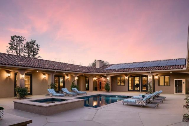 15731 Via De Santa Fe, Rancho Santa Fe, CA 92067