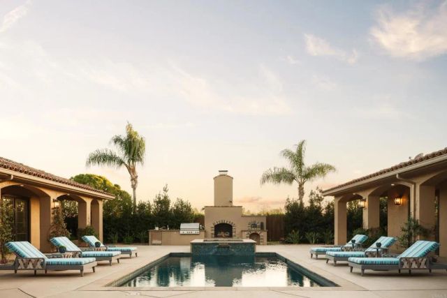 15731 Via De Santa Fe, Rancho Santa Fe, CA 92067