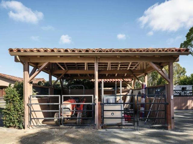 15731 Via De Santa Fe, Rancho Santa Fe, CA 92067