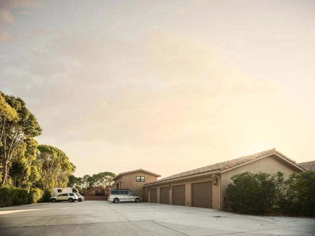 15731 Via De Santa Fe, Rancho Santa Fe, CA 92067