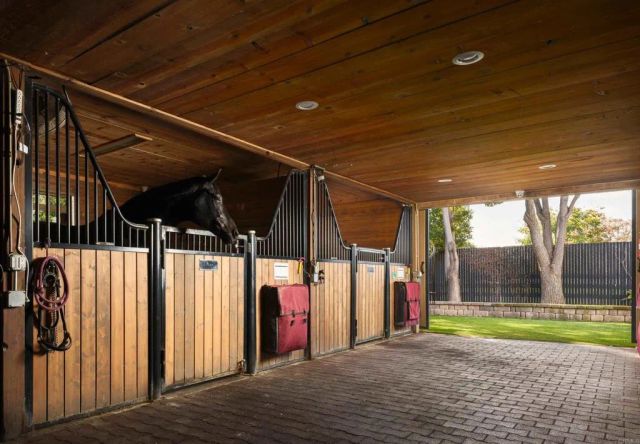 15731 Via De Santa Fe, Rancho Santa Fe, CA 92067