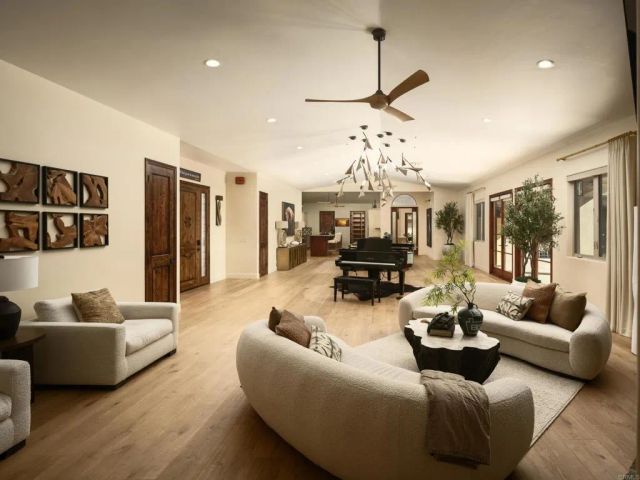 15731 Via De Santa Fe, Rancho Santa Fe, CA 92067